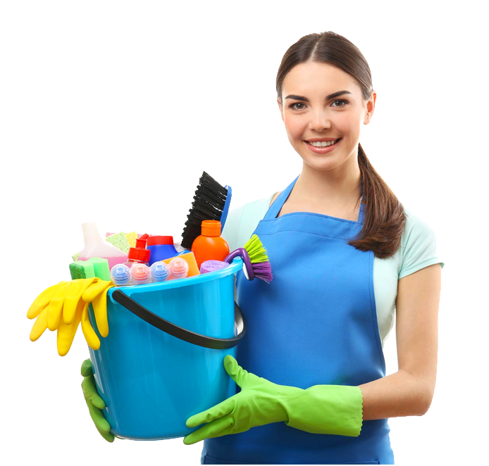 عاملة نظافة تحمل معدات نظافة عالية الجودة
